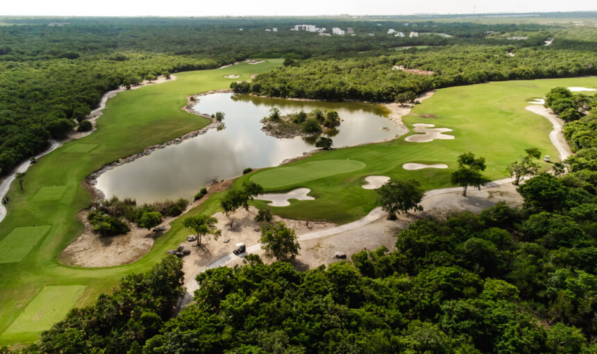 ¿Qué hace diferente a un gran campo de golf? Descubre la esencia de El Tinto Cancún Country Club
